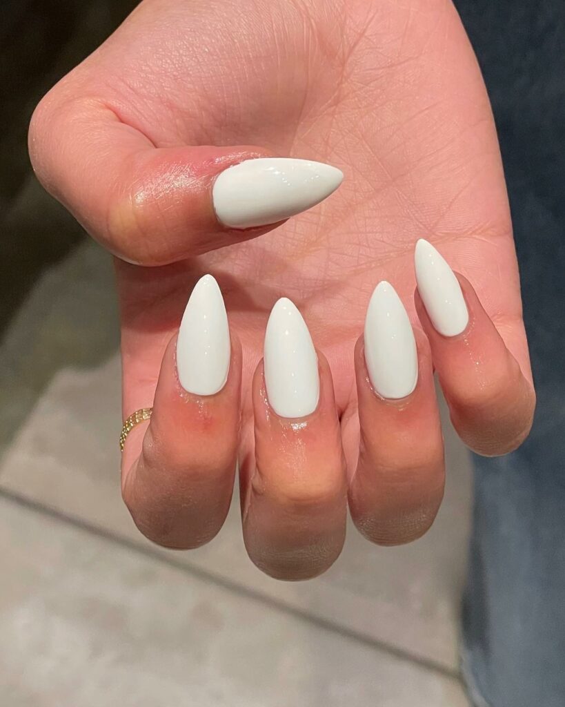 35 Latest Short Stiletto Nail Ideas to Try in 2024! 30 Classic White Short Stiletto Nails