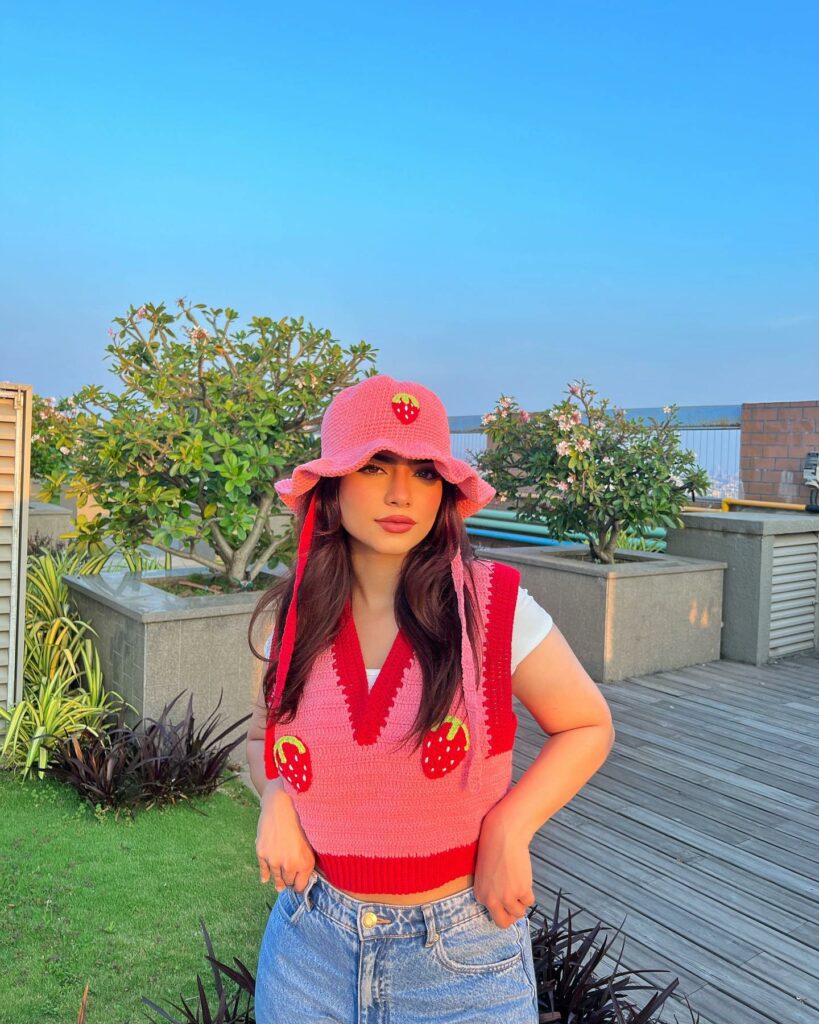 10 Amazing Soft Girl Outfits to Inspire You in 2024 15 Soft Girl Hats