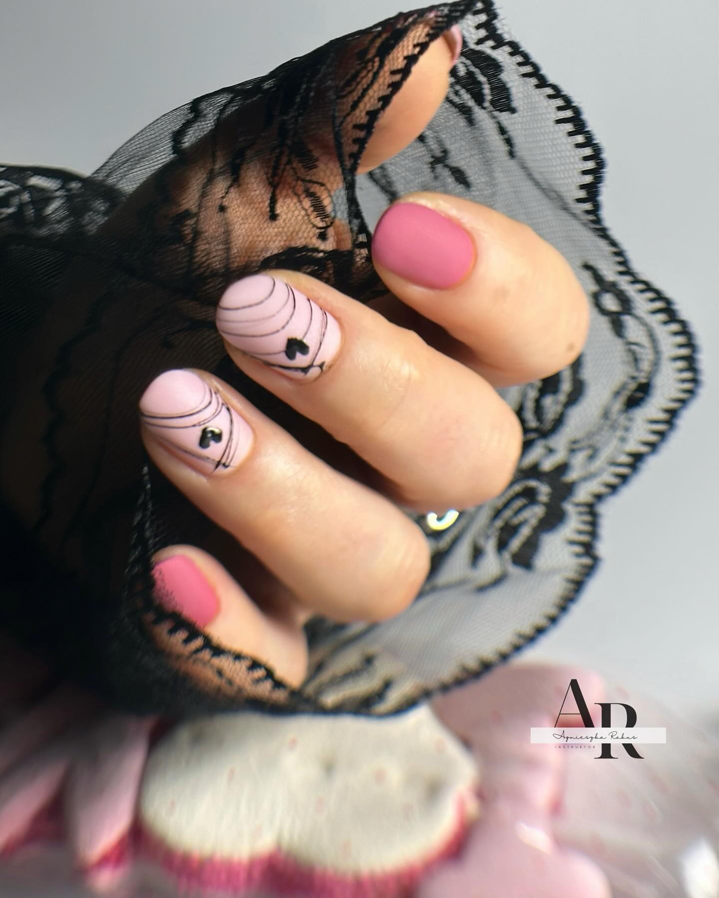 20 Latest Edgy Nail Designs With Drawings to Try In 2024! 32 Soft Pink Elegance with Line Art Accents