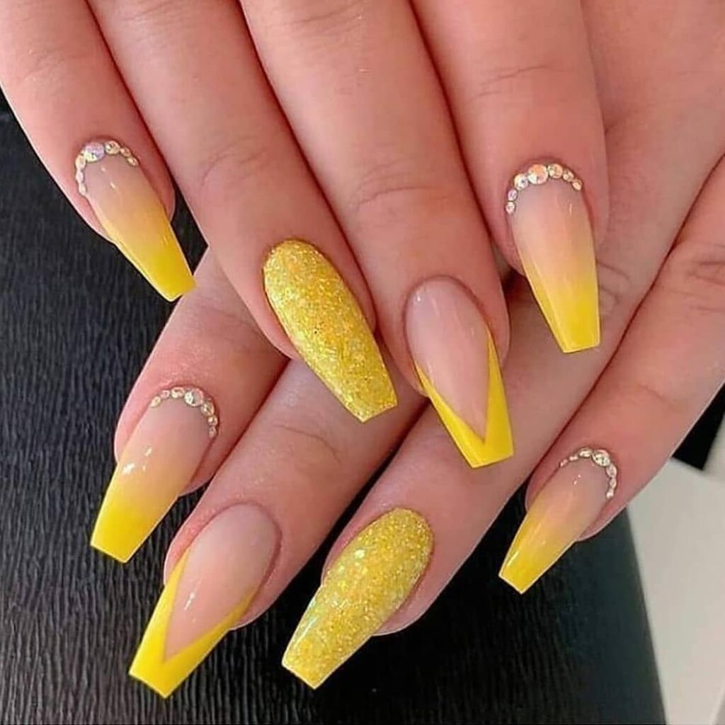 Trendy Short Coffin Nail Designs to Inspire You in 2024 ⚰️ 28 Sparkly Coffin Nails