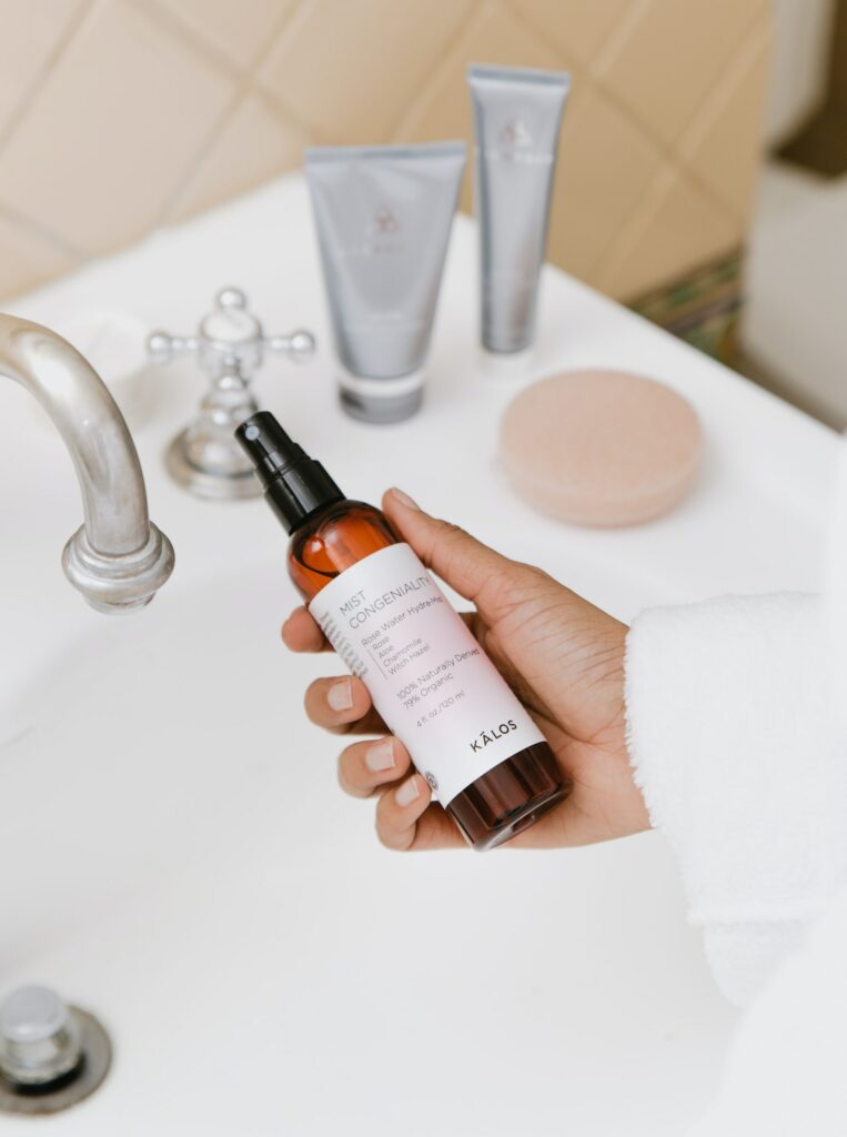 What Can I Use If I Don’t Have Setting Spray? We Have 3 Amazing Ideas! 10 Spray