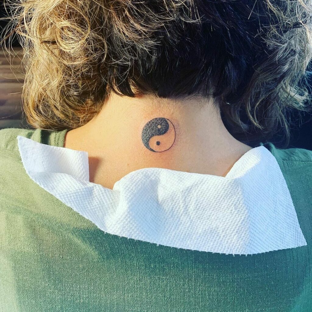 19+ Back Of Neck Tattoo Ideas You'll Have To See To Believe! 24 Stunning Back Of The Neck Tattoos With Yin-Yang Symbol
