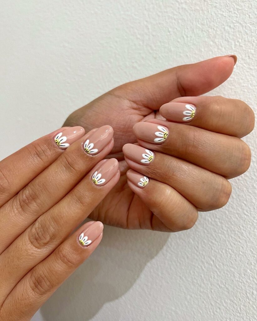 Find Your Style with 30 Daisy Nail Designs for 2024 39 Sun and Moon Daisy nails