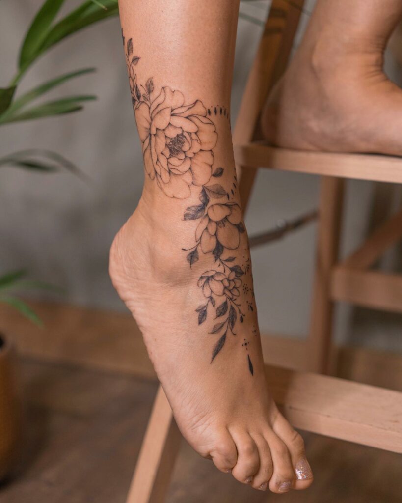 11+ Woman Feet Tattoo Ideas That Will Blow Your Mind! 14 Tattoos For Women For Unforgettable Memories