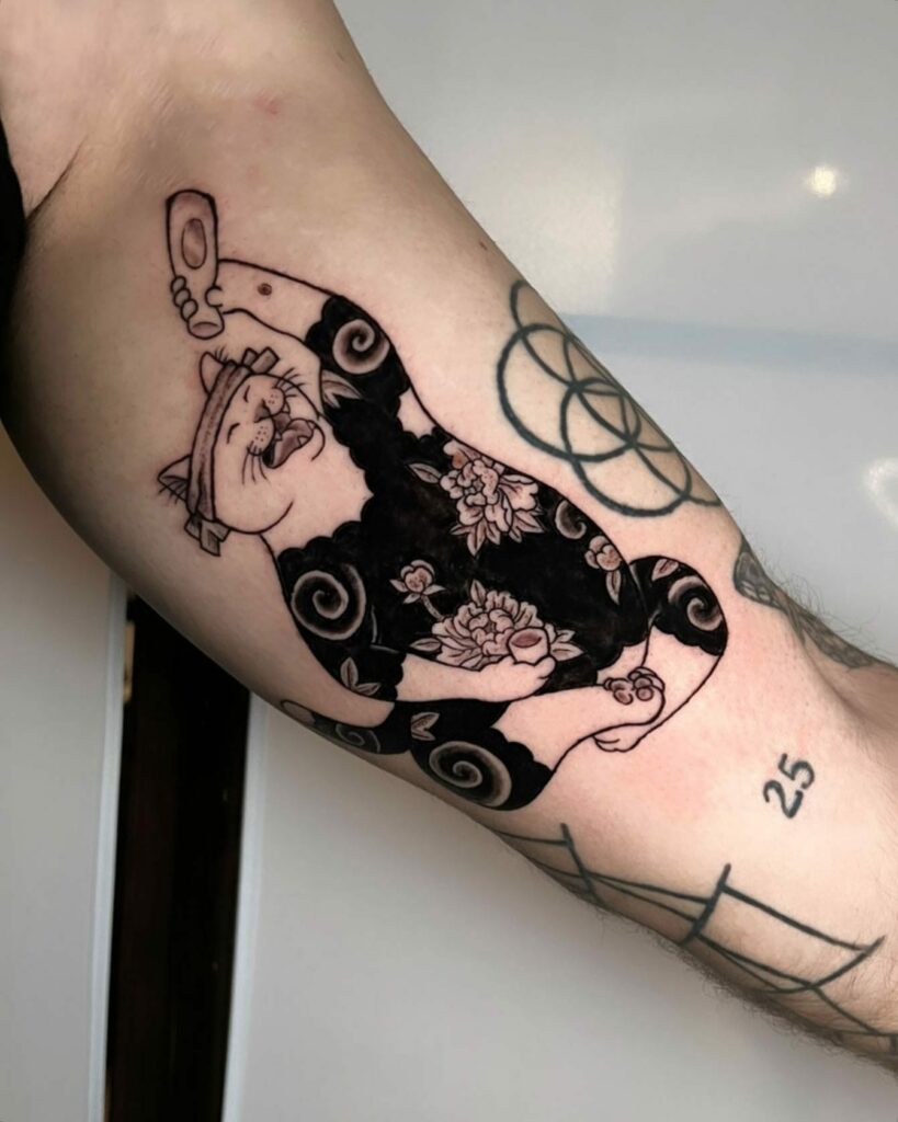 11+ Minimalist Small Cat Tattoo Ideas That Will Blow Your Mind! 16 The Girlfriends Simple Cat Tattoo For Cat Lover Tattoo