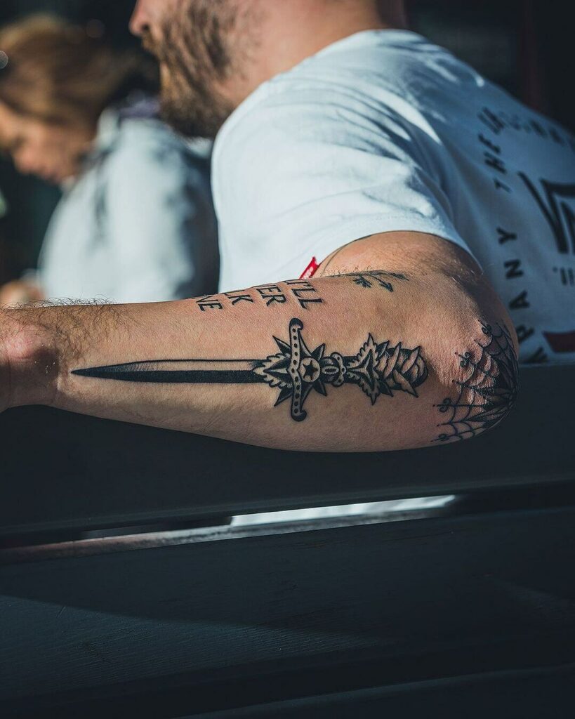 12+ American Traditional Dagger Tattoo Ideas That Will Blow Your Mind! 16 The Jet Black Design