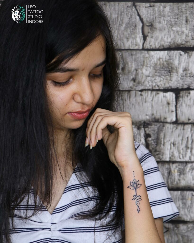 19+ Women's Hand Tattoo Ideas To Inspire You! 11 The Mystical Hand Tattoo of Geometric Shapes