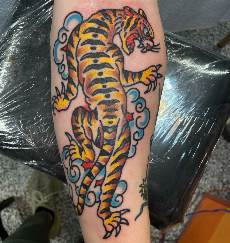 11+ Classic Americana Tattoo Ideas That Will Blow Your Mind! 14 Tiger Tattoo In Traditional Tattoo Style Design
