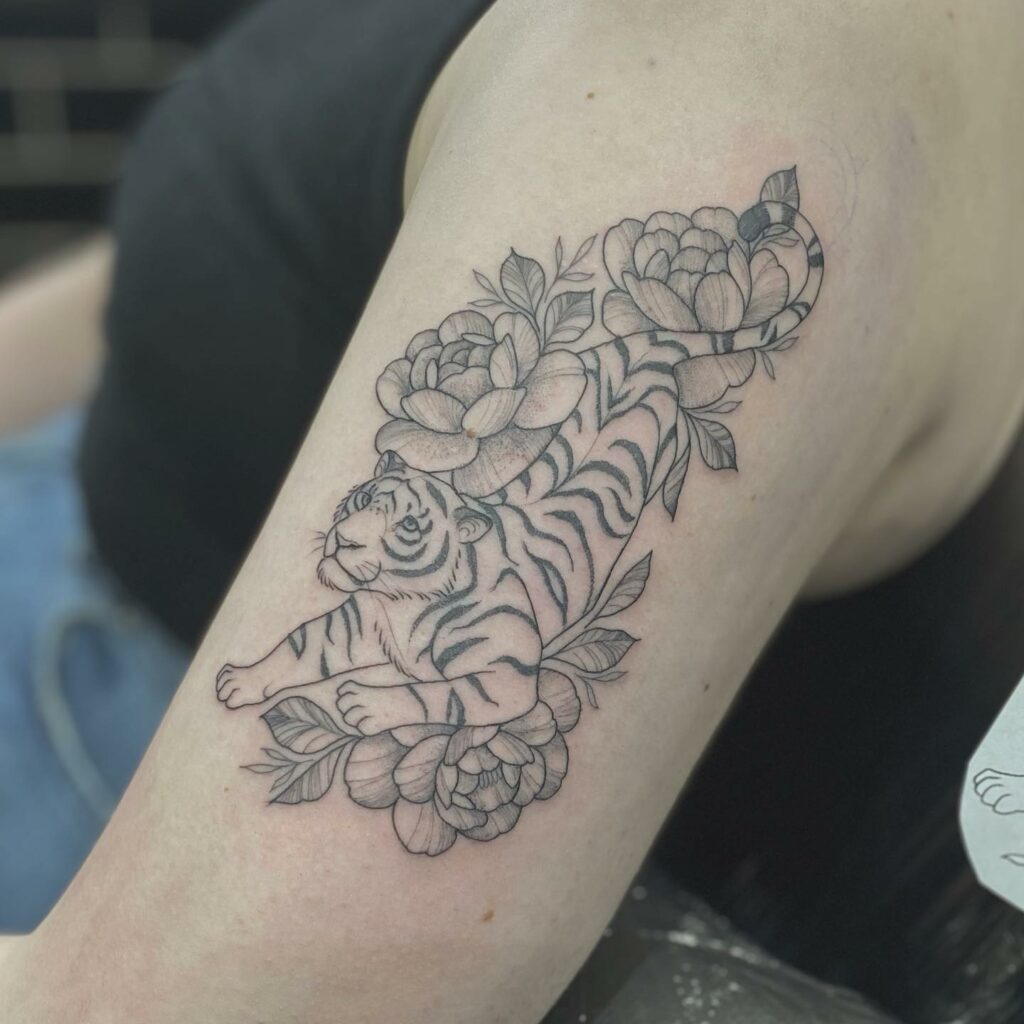 10+ Simple Tiger Tattoo Ideas That Will Blow Your Mind! 13 Tiger and Rose Tattoo