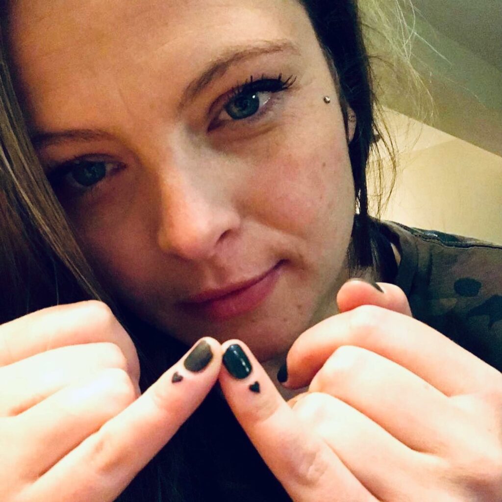 17+ Finger Heart Tattoo Ideas To Inspire You! 21 Tiny Heart Finger Tattoo