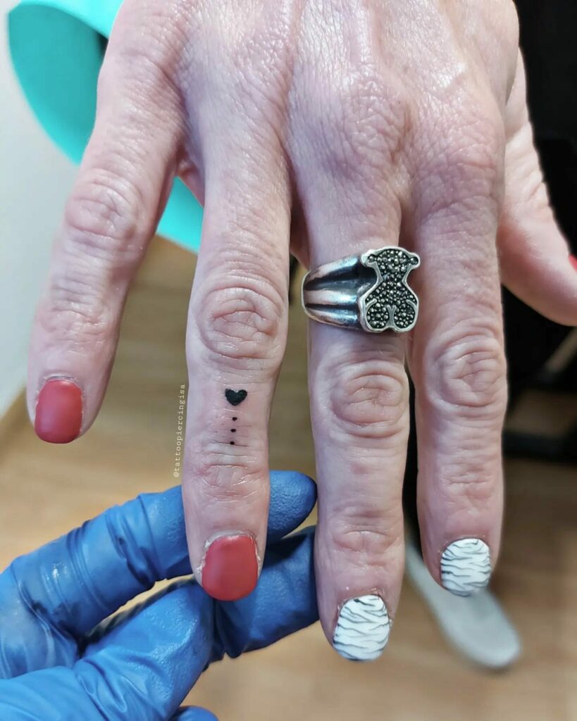 17+ Finger Heart Tattoo Ideas To Inspire You! 22 Tiny Heart Finger Tattoos