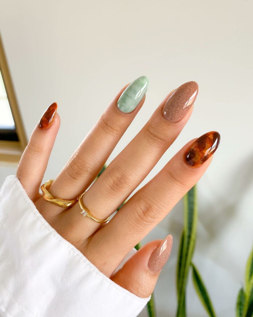 49 Latest Thanksgiving Nail Designs For 2024 22 Tortoise Shell With a Cinnamon Stripe
