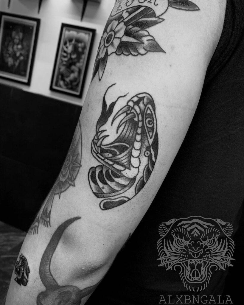 11+ Black American Traditional Tattoo Ideas That Will Blow Your Mind! 18 Traditional American Snake Tattoo