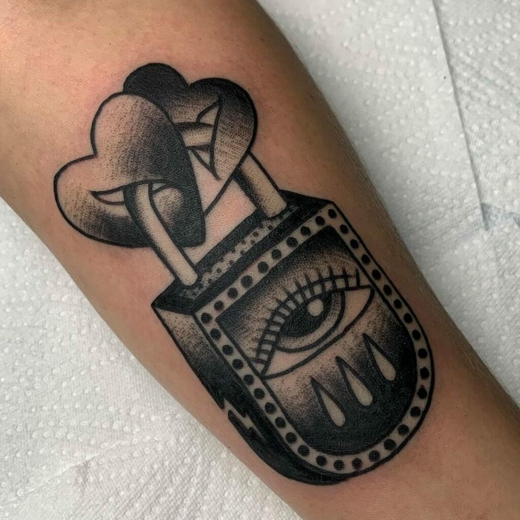 11+ Love Key Tattoo Ideas That Will Blow Your Mind! 20 Traditional Heart Shaped Lock Tattoo