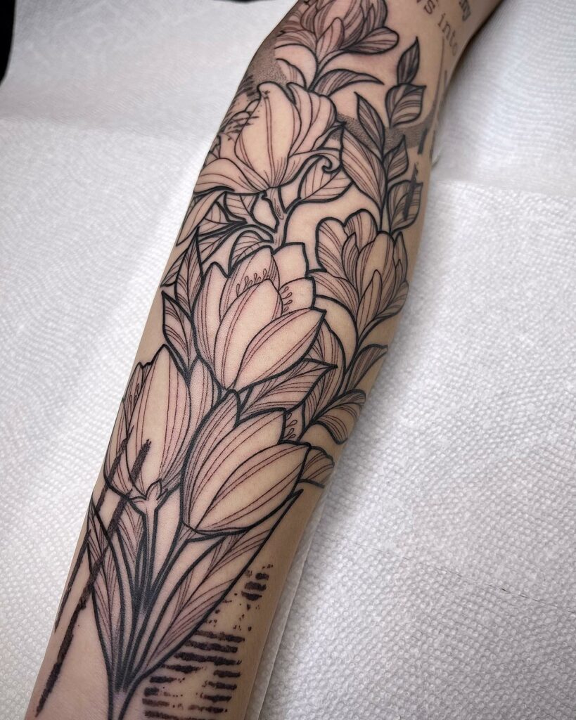 11+ Traditional Tattoo Flowers Ideas That Will Blow Your Mind! 10 Traditional Tattoo Flowers