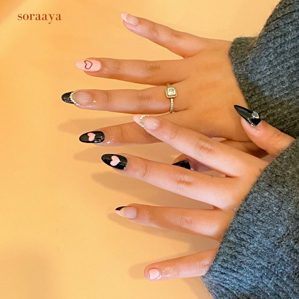 21 Trendy Black French Tip Manicure Ideas to Try in 2024 12 Two-Tone Tips