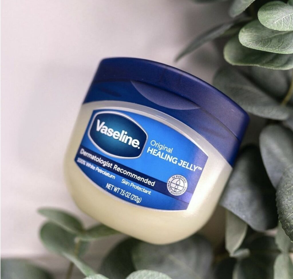 Does Vaseline Serve As An Effective Makeup Primer: Decoding The Makeup Myth! 14 Vaseline as a Makeup Removers