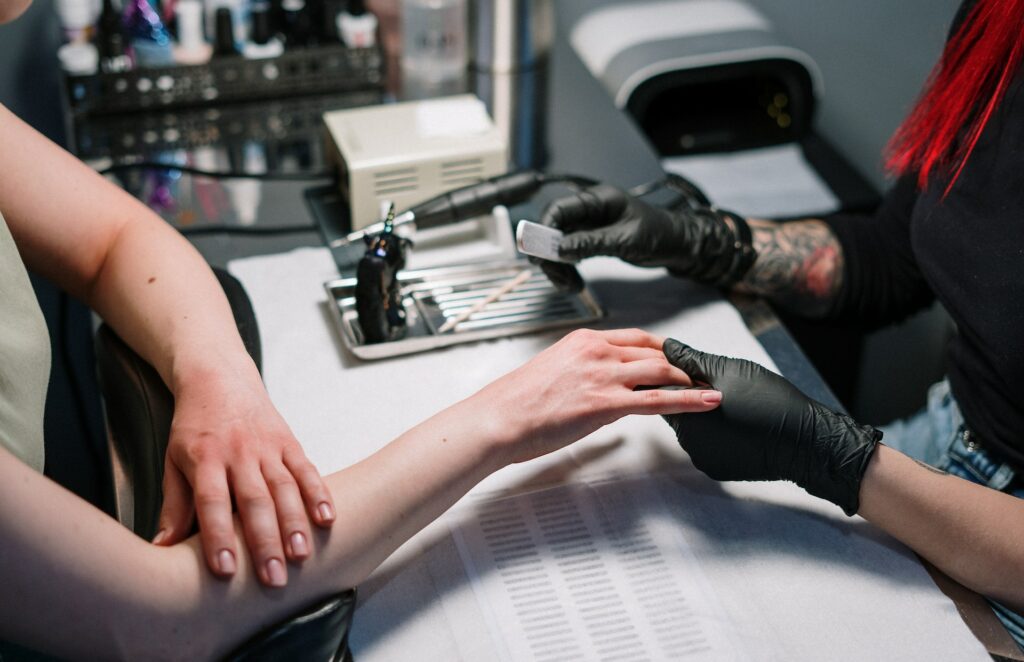 Quick Fixes for Broken Acrylic Nails in 2024 🔧 14 When to Call in the Pros