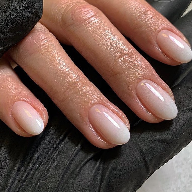 Chic Ombré French Nail Designs to Try in 2024 🇫🇷 23 Winter White