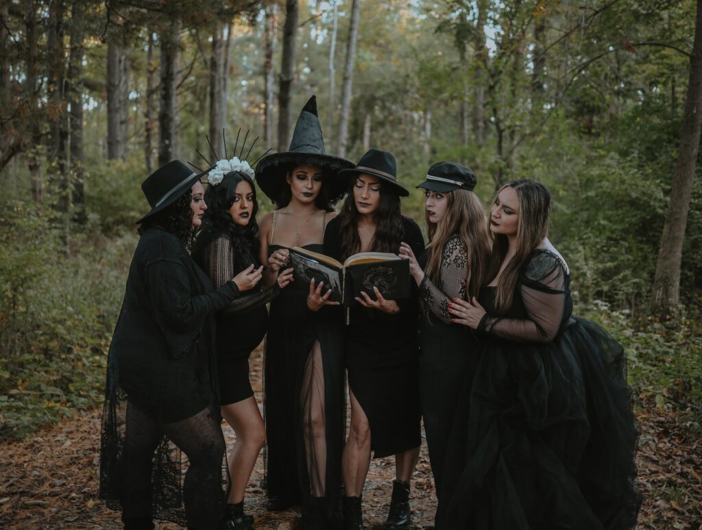 22 Amazing Halloween Costumes For Teenage Girls That You’ll Love 19 Witch outfit