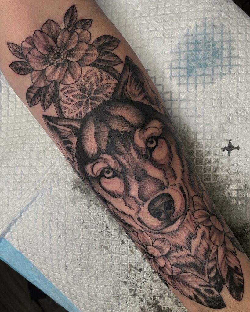 11+ Wolf Half Sleeve Tattoo Ideas That Will Blow Your Mind! 17 Wolf Tattoo Design With Flowers