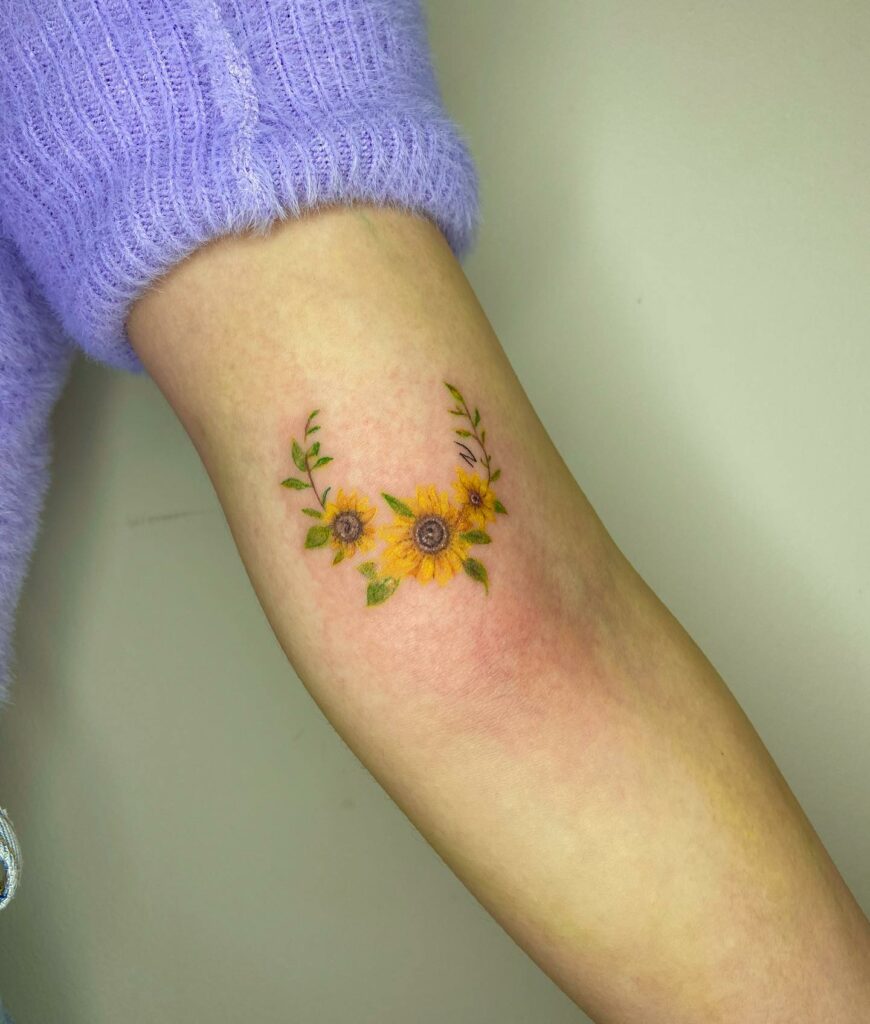 11+ Minimalist Daisy Tattoo Ideas That Will Blow Your Mind! 19 Yellow Daisy Tattoo