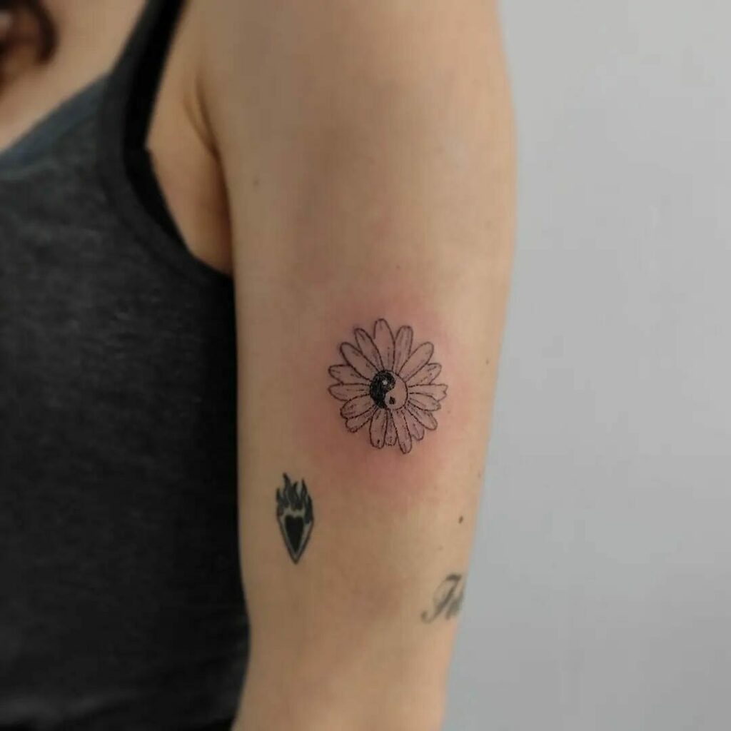 11+ Minimalist Daisy Tattoo Ideas That Will Blow Your Mind! 15 Yin Yang Daisy Tattoo