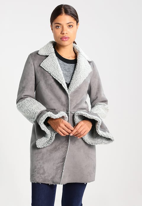 Zalando Lost Ink SHEARLING – Short coat – grey – £94.99 Zalando Lost Ink SHEARLING - Short coat - grey