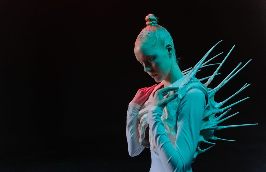 22 Amazing Halloween Costumes For Teenage Girls That You’ll Love 10 alien outfit