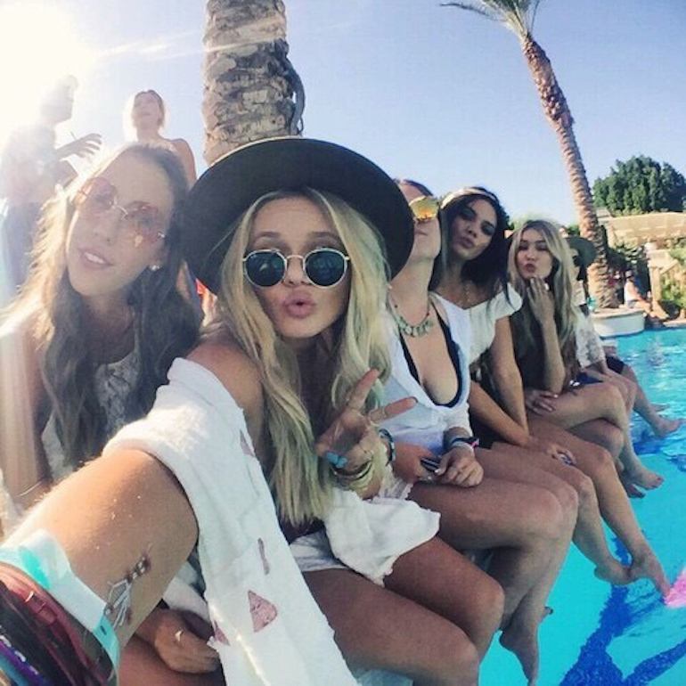 What to Wear to a Beach Party 33 Girls selfie at a beach pool party