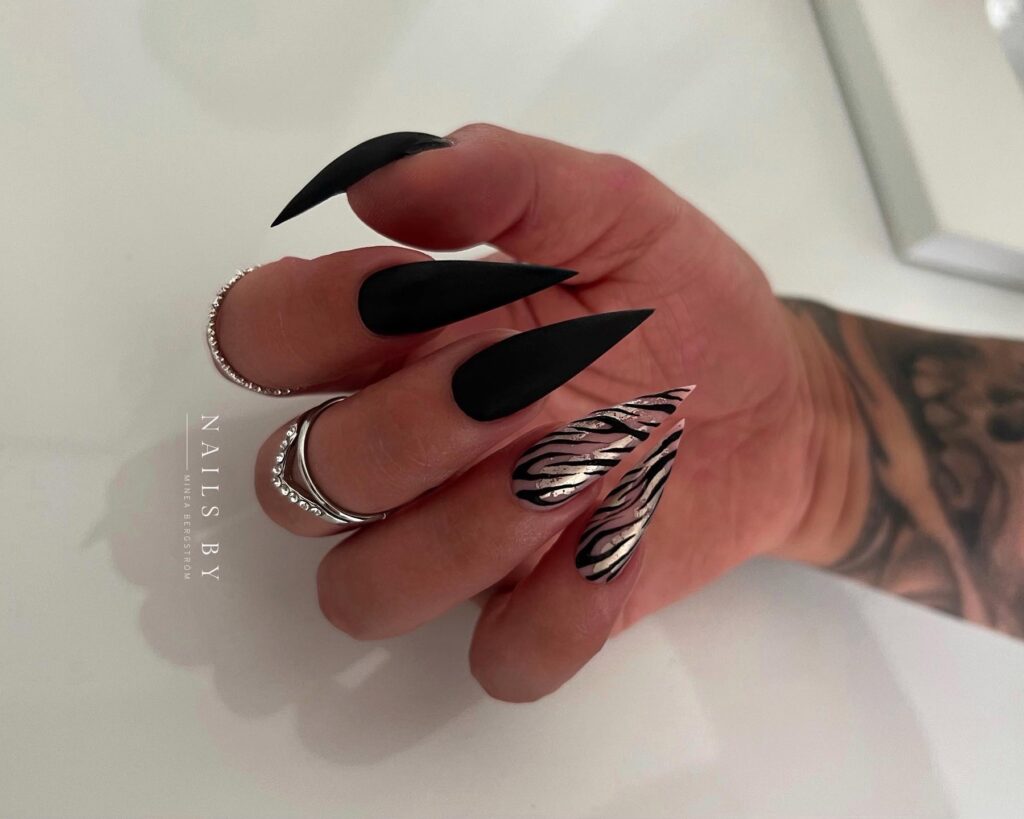 40 Latest Black Stiletto Nail Ideas To Try In 2024! 11 black stiletto nails