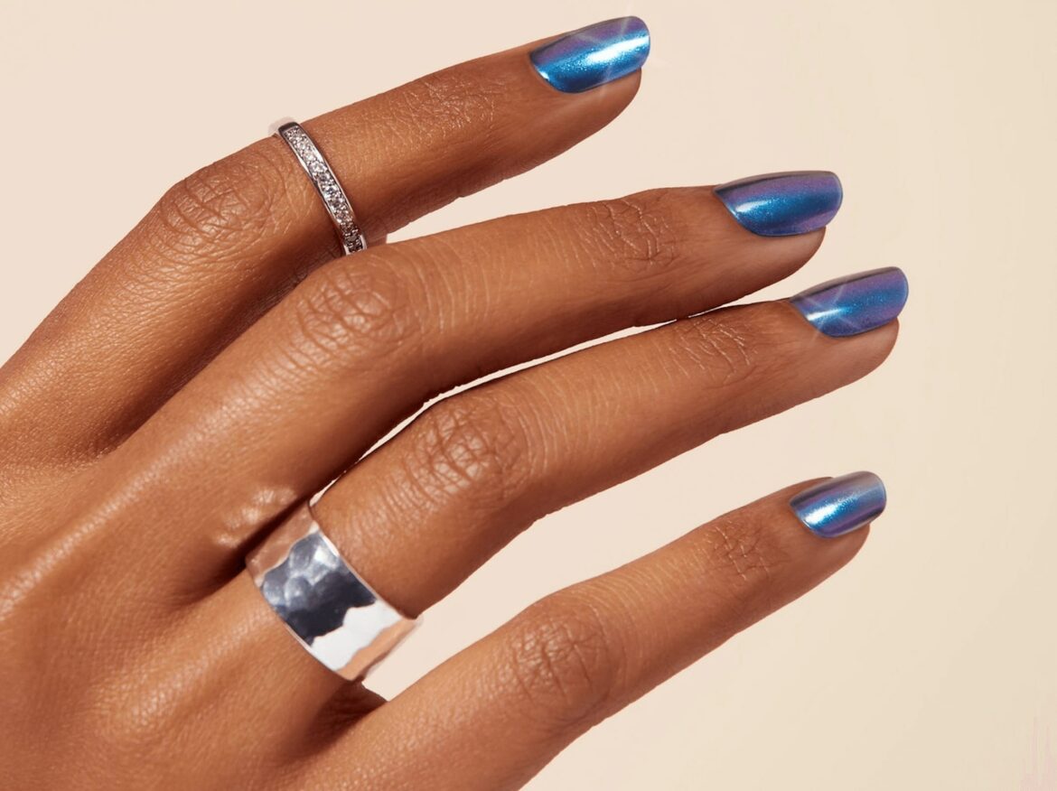 22 Latest Blue Chrome Nail Ideas To Try In 2024! 10