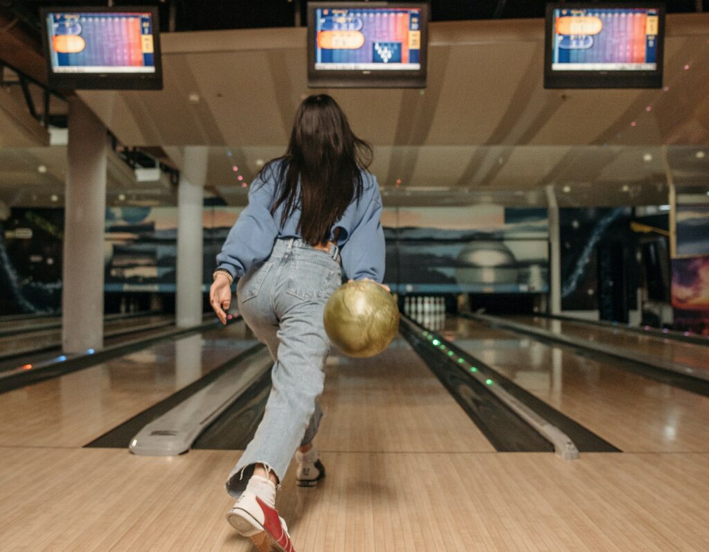 3 Easy Ways To Bowl With Long Nails 12 bowling