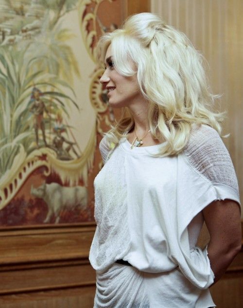 10 Best Hair Extensions Brands Reviewed 19 Gwen Stefani - Balmain Tape Extensions