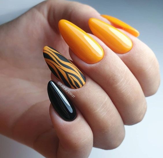 20 LATEST WILD STRIPE NAIL DESIGNS TO TRY IN 2024! 28