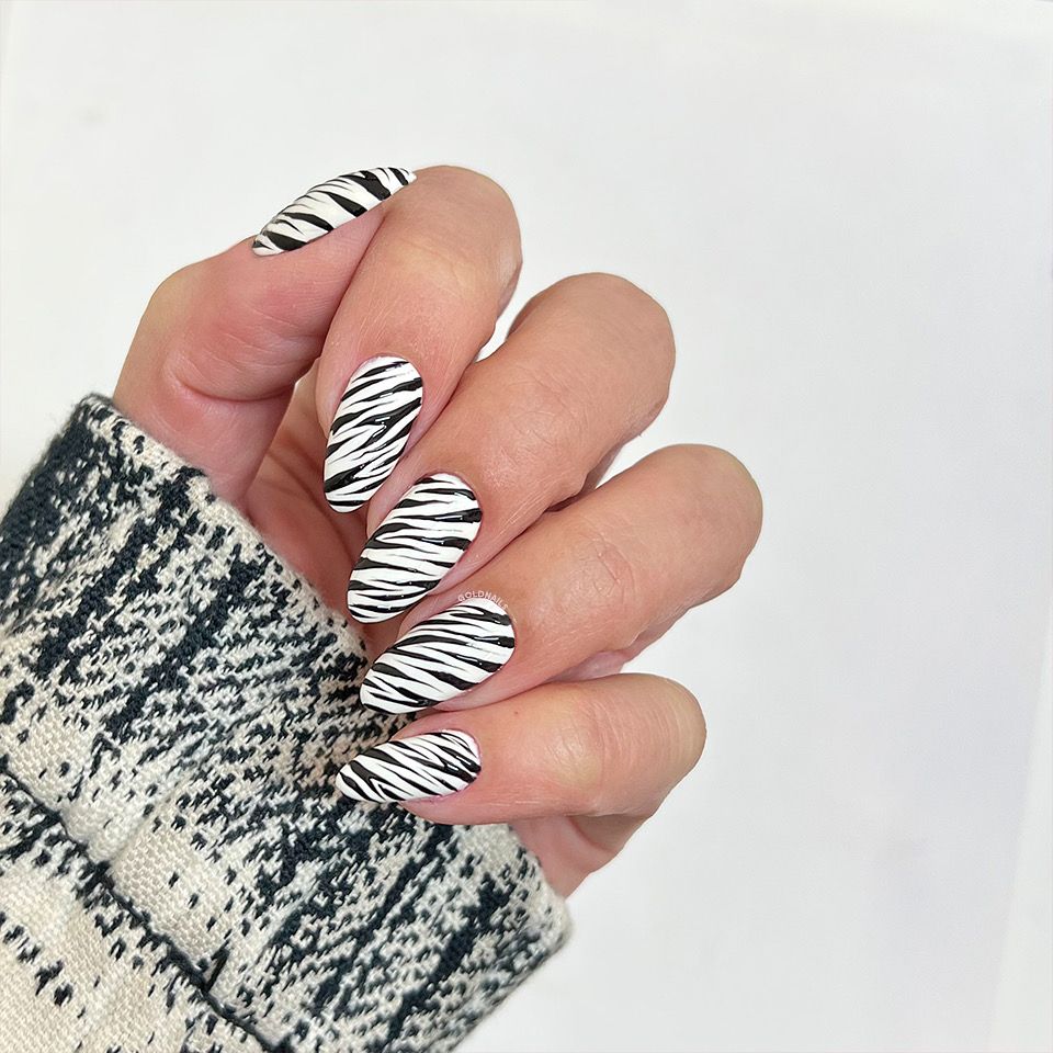 20 LATEST WILD STRIPE NAIL DESIGNS TO TRY IN 2024! 18