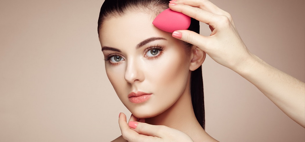 Top 10 Tips for Perfect Makeup for Pale Skin 11 foundation pale skin