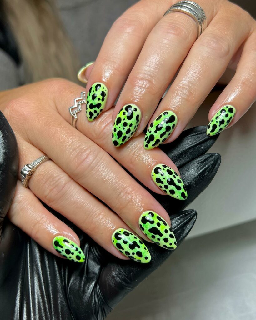 Get Edgy with 30 Green And Black Nail Designs in 2024 15