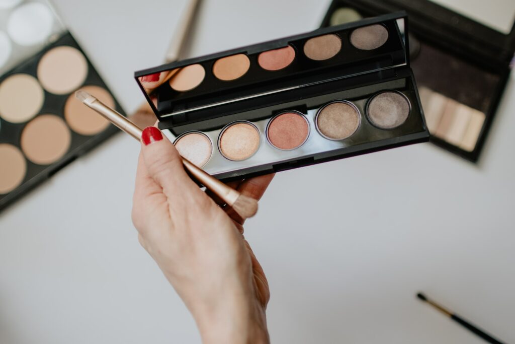 10 Must-Have Makeup Bag Essentials Every Woman Should Own In 2024 17 highlighter makeup