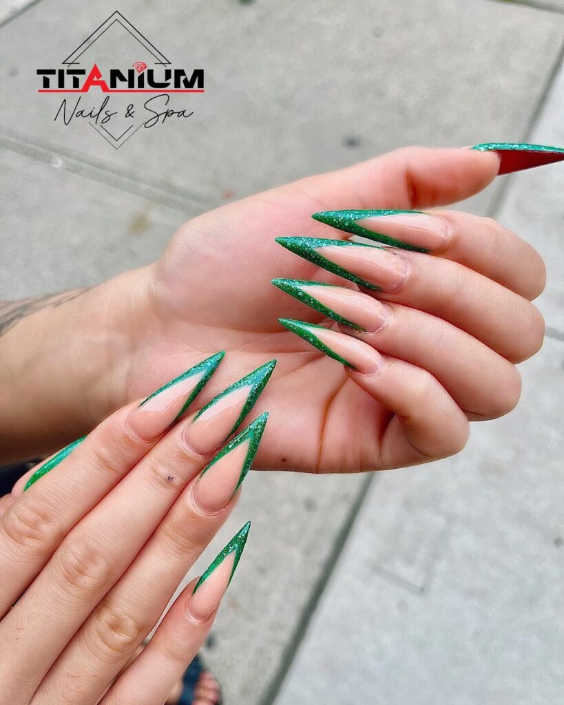 30 Latest Emerald Green Nail Designs To Try in 2024! 29