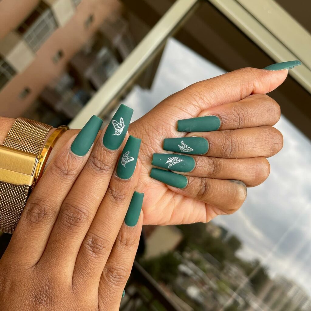 30 Latest Emerald Green Nail Designs To Try in 2024! 38