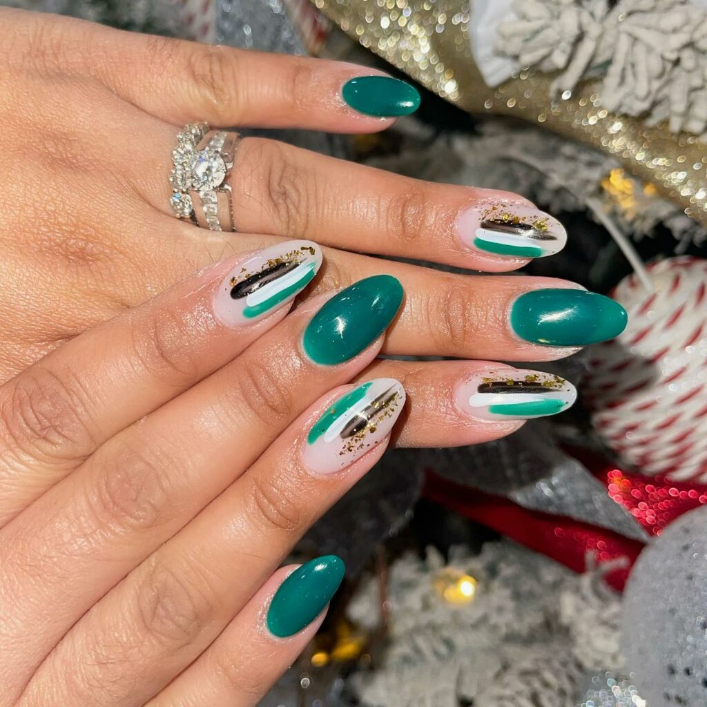 30 Latest Emerald Green Nail Designs To Try in 2024! 27
