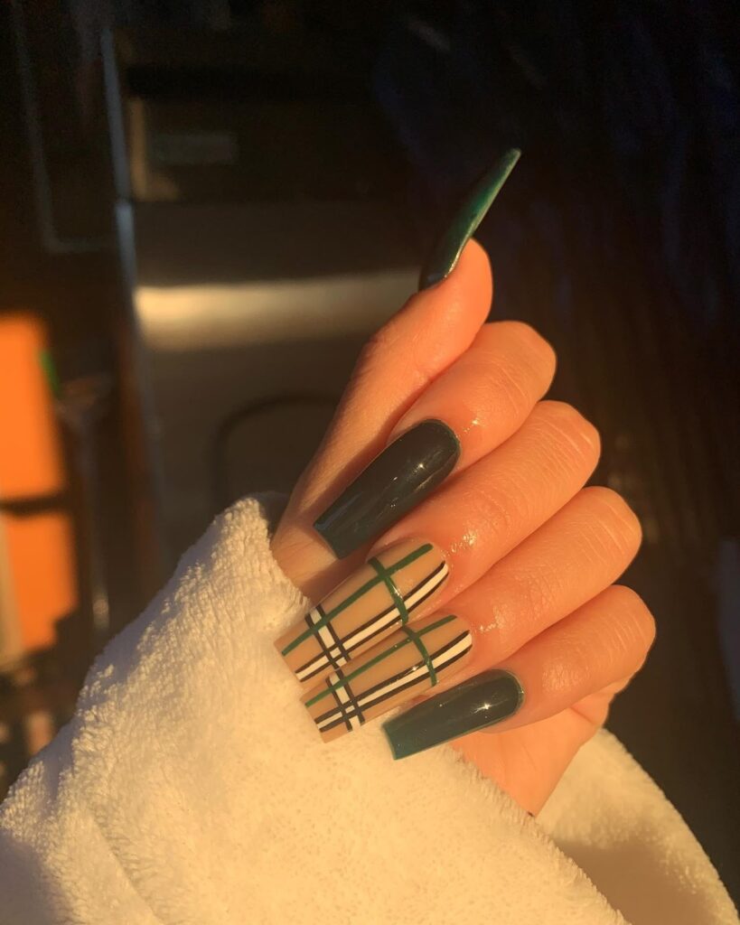 30 Latest Emerald Green Nail Designs To Try in 2024! 18
