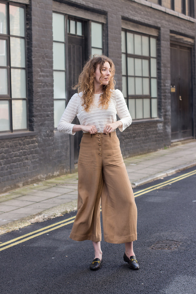 10 Stylish Shoe Options for Linen Pants in 2024 11 linen pants with Ballet Flats