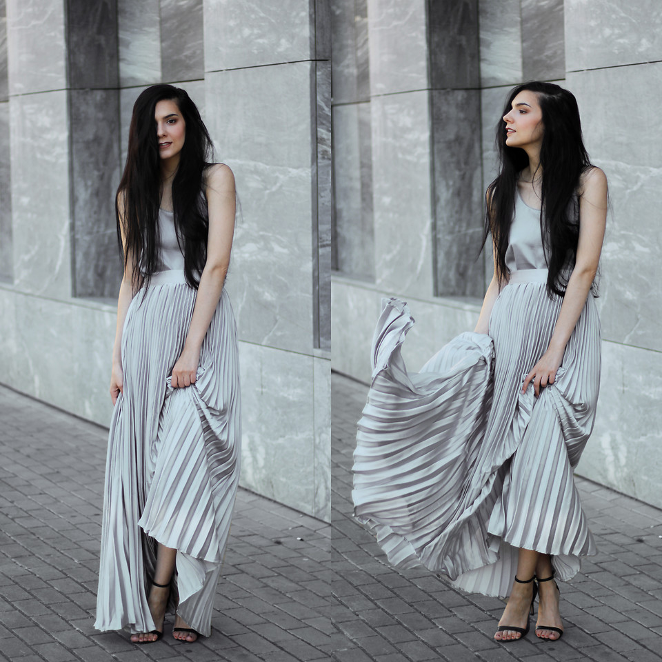 Choosing the Right Shoe Color for a Gold Dress in 2024 14 silver dress