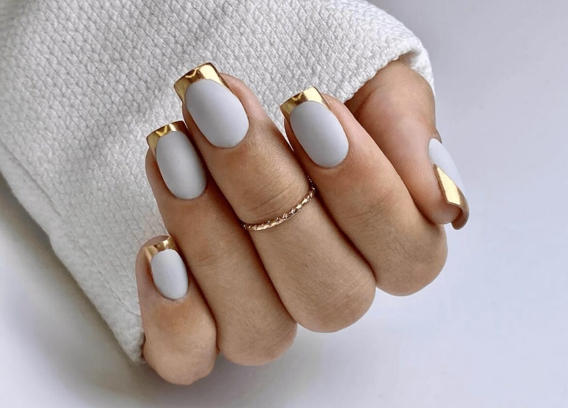 30 Latest White And Gold Nail Ideas To Try In 2024! 11