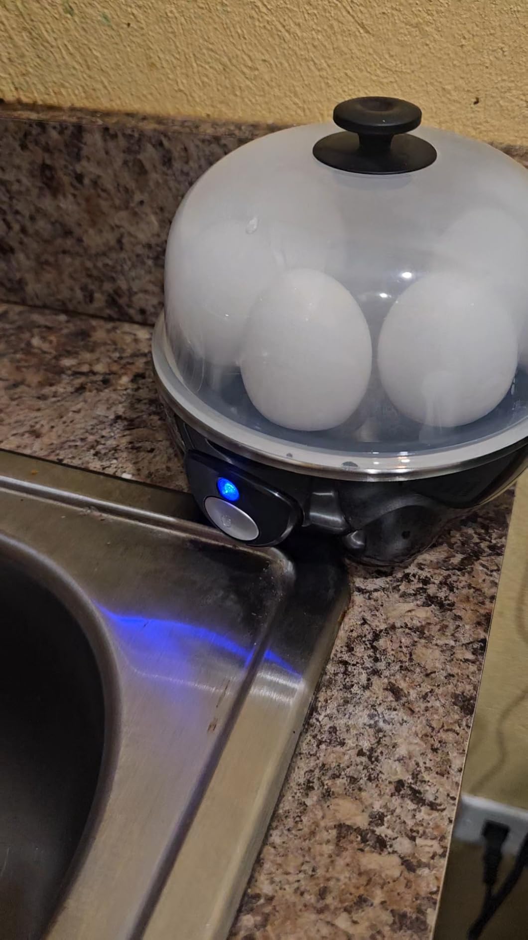 Elite Gourmet EGC-007B# Rapid Egg Cooker, 7 Easy-To-Peel, Hard, Medium, Soft Boiled Eggs, Poacher, Omelet Maker, Auto Shut-Off, Alarm, 16-Recipe Booklet, Black customer photo 2