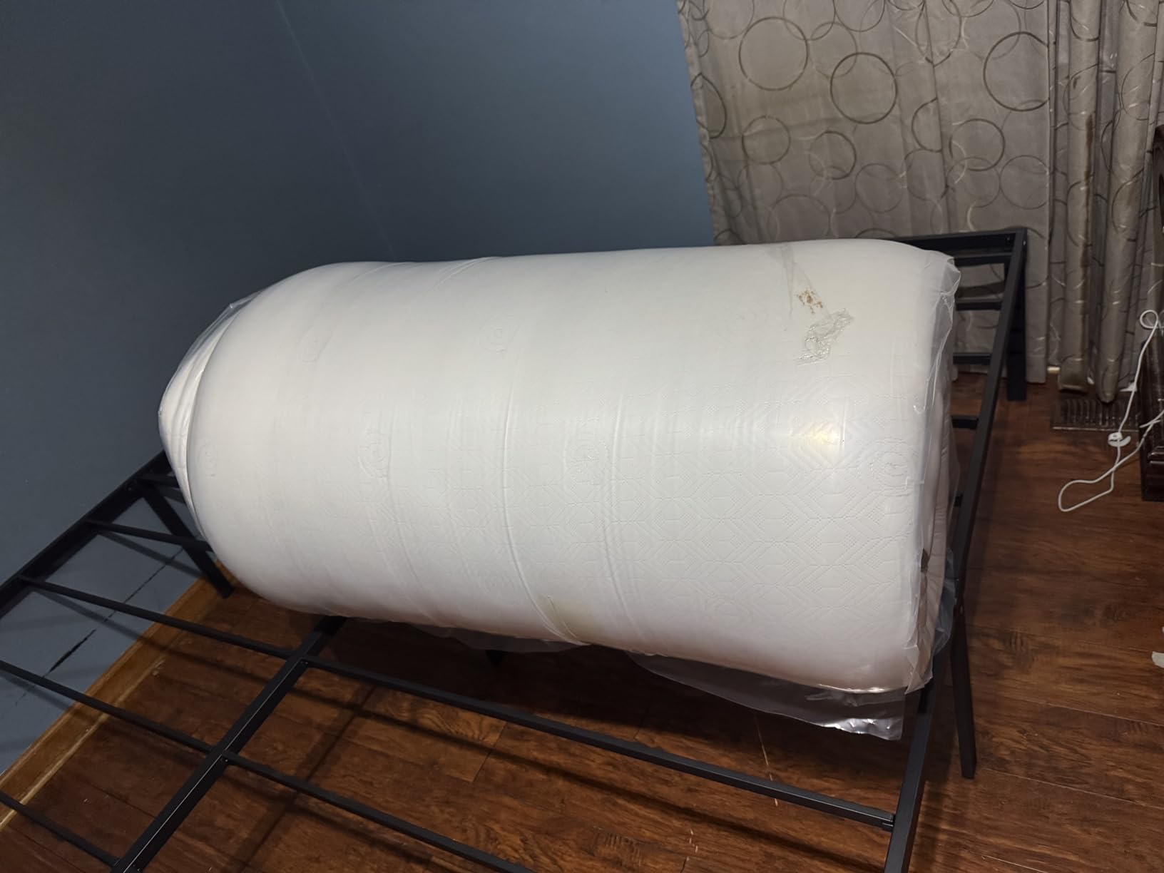 BedStory Medium Firm Queen Mattress, 14 Inch Hotel Collection Hybrid Mattress customer photo 1