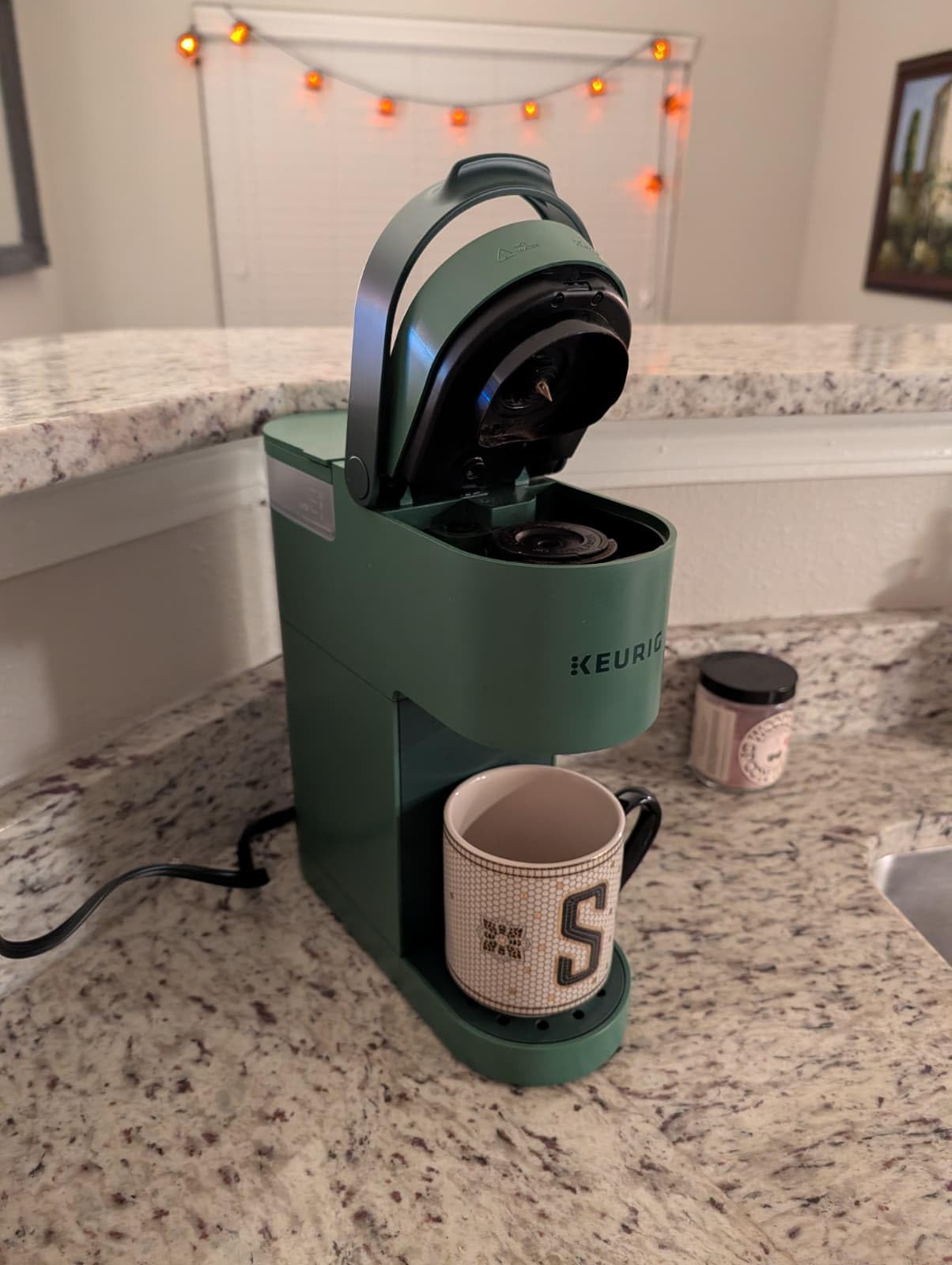 Keurig K-Mini Single Serve K-Cup Pod Coffee Maker, 6 to 12oz Brew size, with Cord Storage, Perfect for Small Spaces, Black customer photo 1