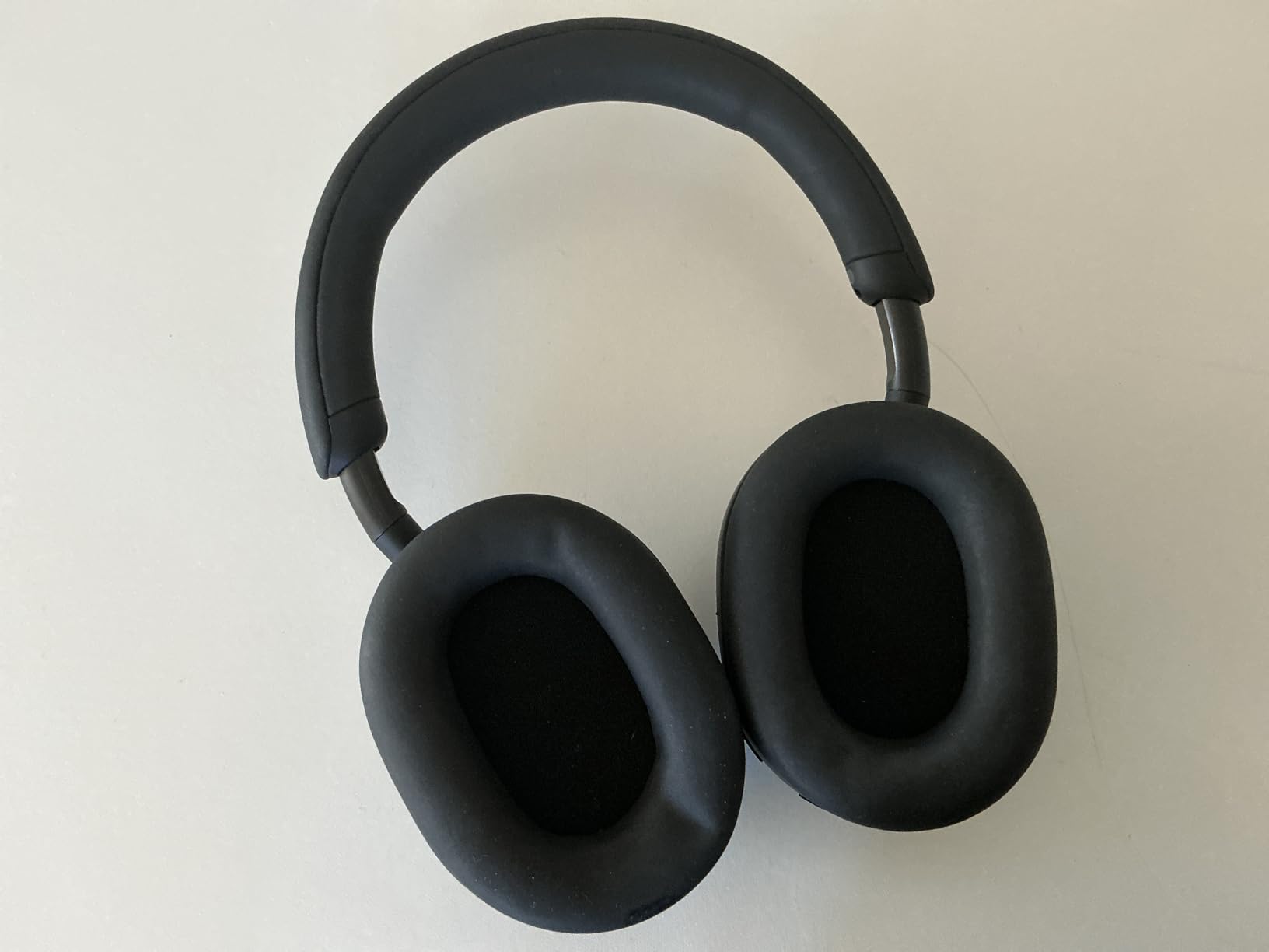 WH-1000XM5 Premium Noise Canceling Headphones, Auto NC Optimizer, 30-Hour Battery, Alexa Voice Control, Black customer photo 1